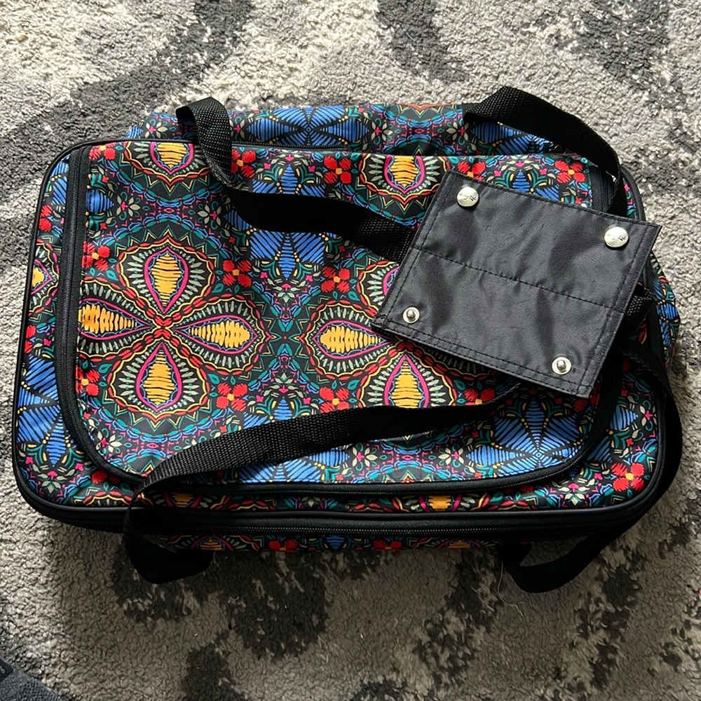 NWOT Cooler bag to keep two trays of food hot or cold!Thirty-One Gifts